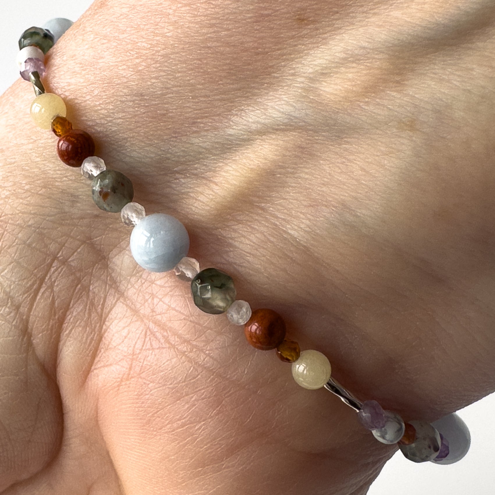 Aries Birthstone Healing Crystal bracelet for Calm & Stress relief showing Aquamarine, Bloodstone, Red Jasper, Aragonite, Garnet and Clear Quartz