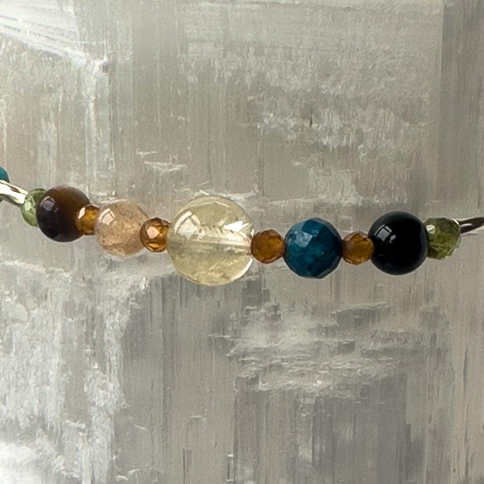 Leo Birthstone Healing Crystal bracelet for Determination & Willpower showing Black Onyx, Tiger’s Eye, Peridot, Citrine, Garnet, Sunstone and Chrysocolla