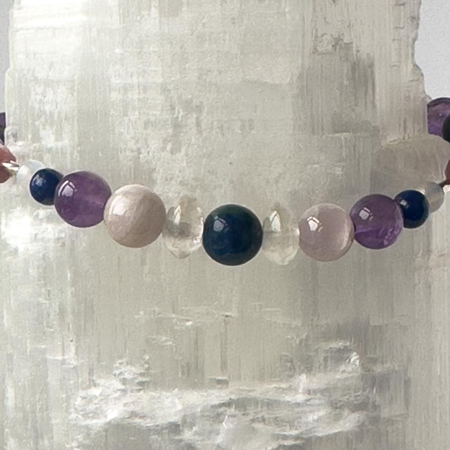Taurus Birthstone Healing Crystal bracelet for Calm & Anxiety Relief showing Amethyst, Lapis Lazuli, Blue Lace Agate, Rose Quartz, Kunzite, Blue Tiger’s Eye and Clear Quartz