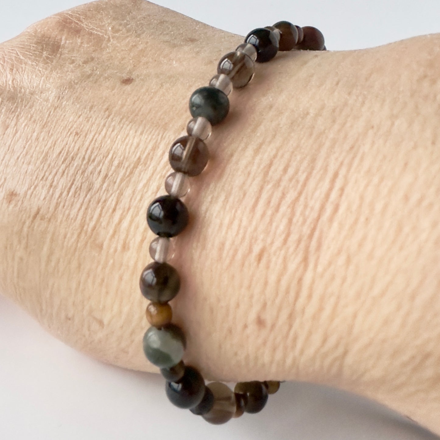 Unisex Healing Crystal Root Chakra bracelet with aromatherapy beads