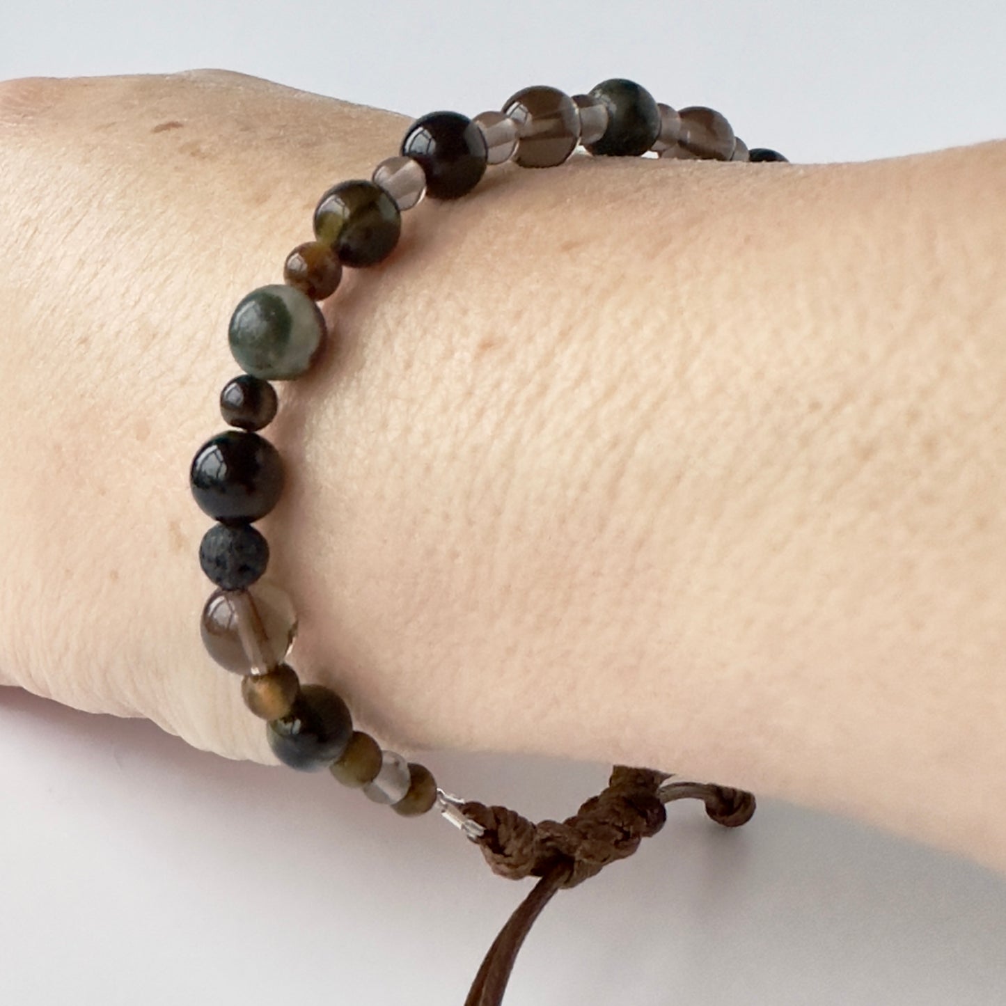 Unisex Healing Crystal Root Chakra bracelet with aromatherapy beads