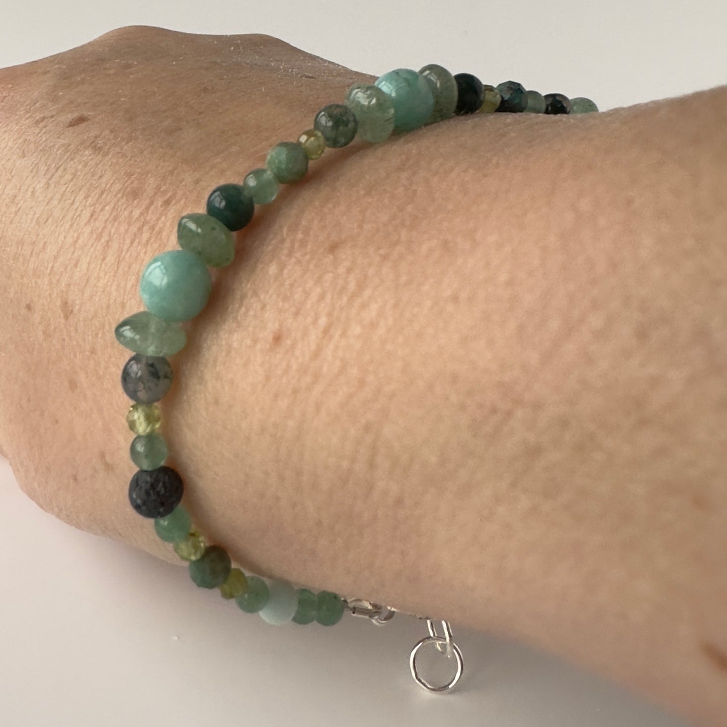 Unisex Healing Crystal Heart Chakra bracelet with aromatherapy beads