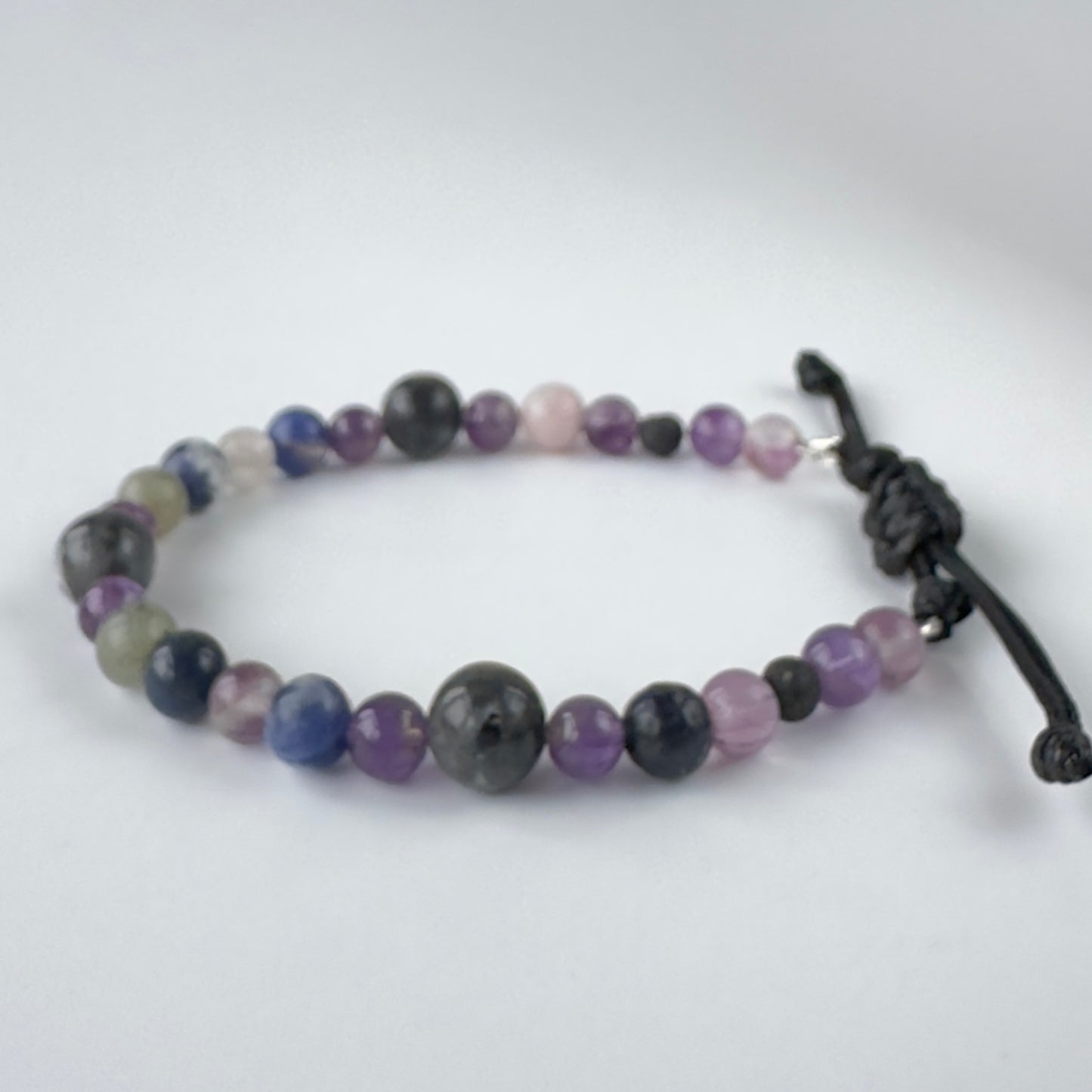 Unisex Healing Crystal Third Eye Chakra bracelet with aromatherapy beads