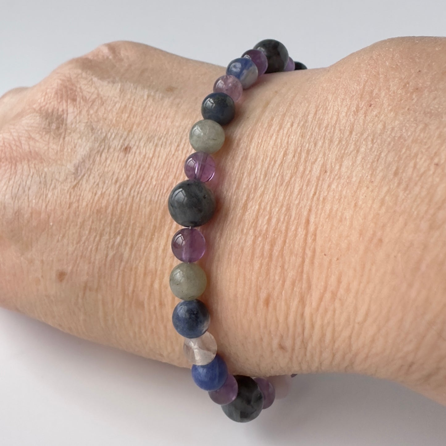 Unisex Healing Crystal Third Eye Chakra bracelet with aromatherapy beads