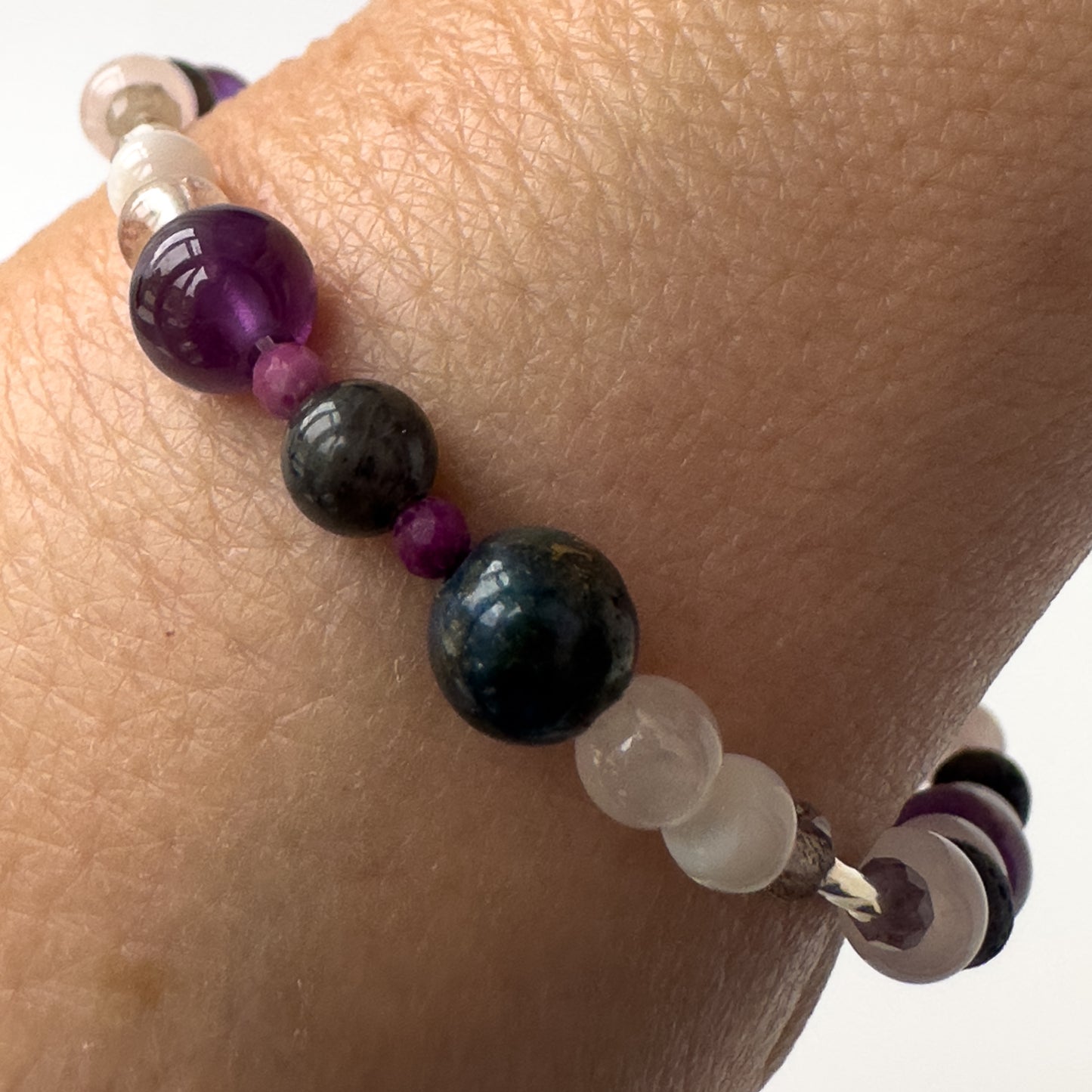 Aquarius Healing Crystal bracelet for Grief & Loss Close-up on wrist showing Amethyst, Sugilite, Moonstone, Labradorite, Azurite and Rose Quartz