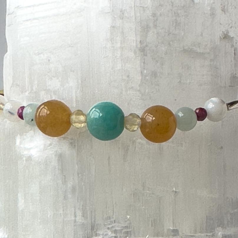 Virgo Healing Crystal bracelet for Grief & Loss showing Carnelian, Amazonite, Citrine, Sugilite and Moonstone