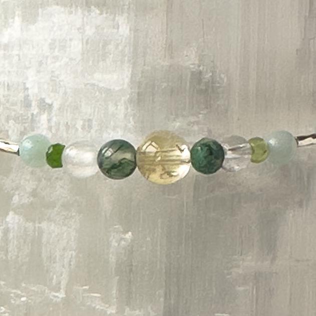 Virgo Birthstone Healing Crystal bracelet for Determination & Willpower showing Peridot, Citrine, Amazonite, Moss Agate, Selenite and Clear Quartz
